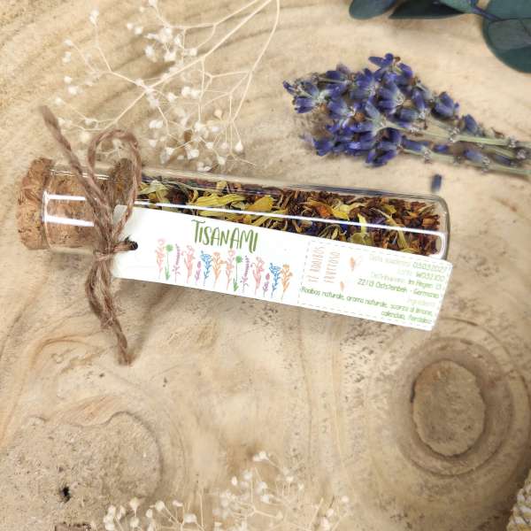 Tè rooibos in provetta di vetro fiorissimi